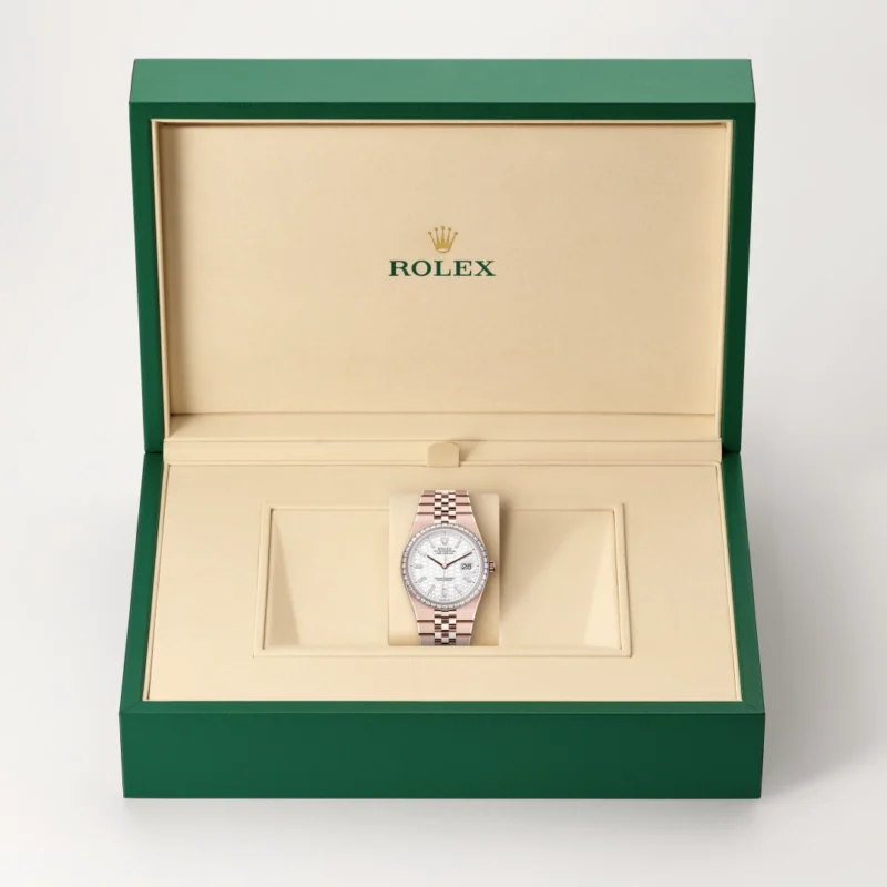 m127285tbr-0002-gallery02-ww26 Rolex Land-Dweller 36
